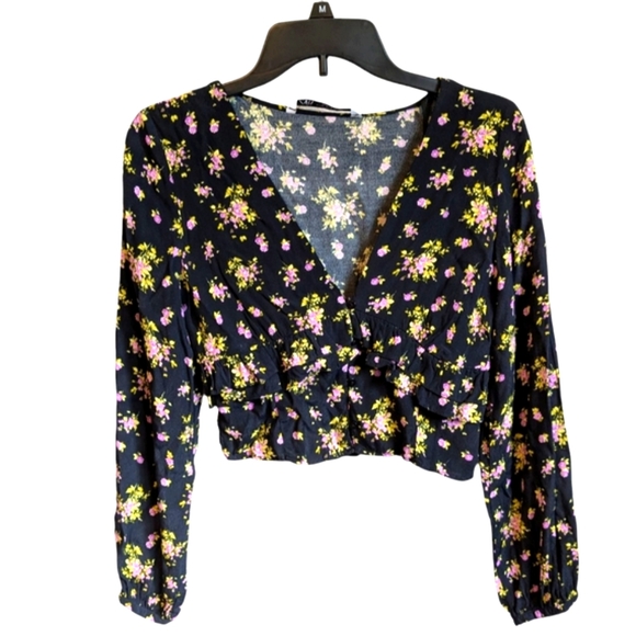 Zara Tops - Zara Black with Pink Roses Crop Button Up Front Blouse Long Sleeves Ruffle Sz.XS